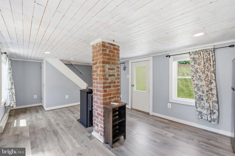 13473 Mountain Rd, Lovettsville, VA 20180