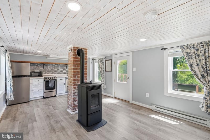 13473 Mountain Rd, Lovettsville, VA 20180