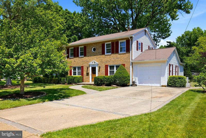 2002 Volley Ct, Alexandria, VA 22308