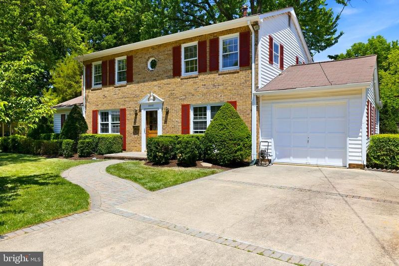 2002 Volley Ct, Alexandria, VA 22308