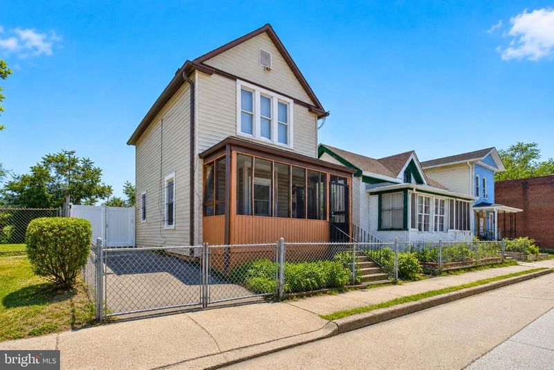 1025 44th St NE, Washington, DC 20019