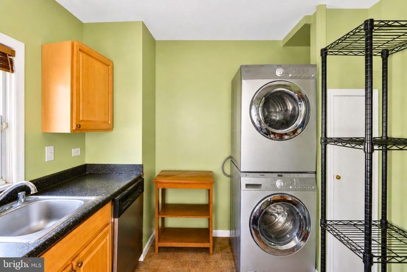 1025 44th St NE, Washington, DC 20019