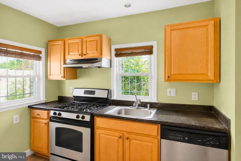 1025 44th St NE, Washington, DC 20019