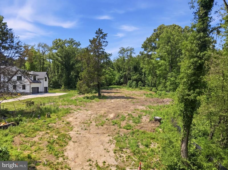 5516 Summit St, Centreville, VA 20120