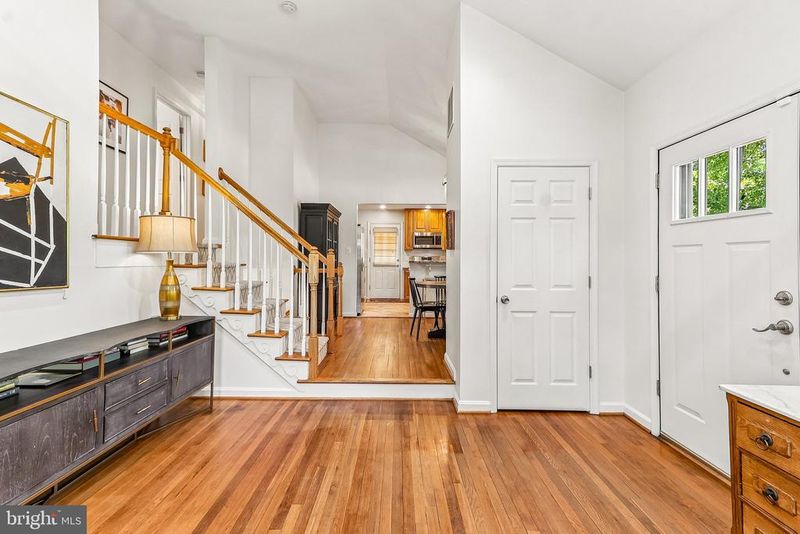 7813 Yorktown Dr, Alexandria, VA 22308