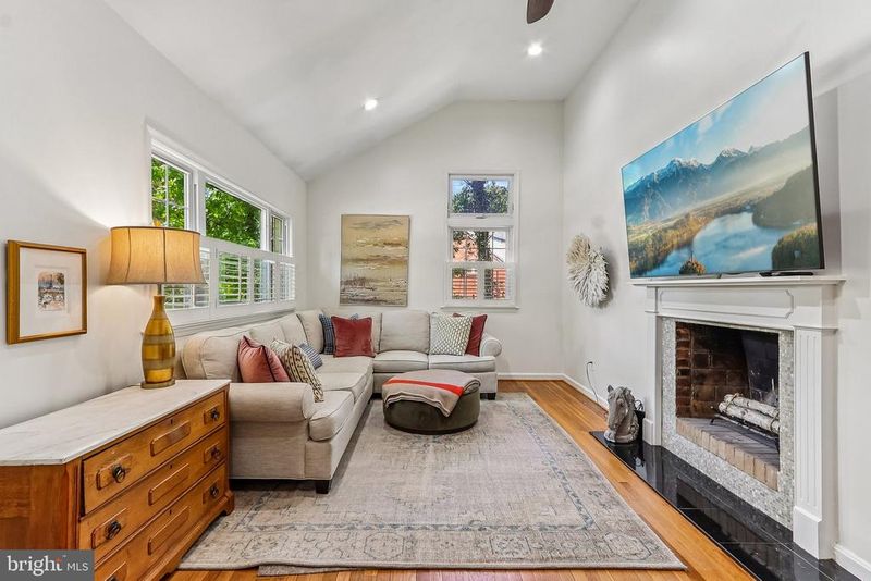 7813 Yorktown Dr, Alexandria, VA 22308