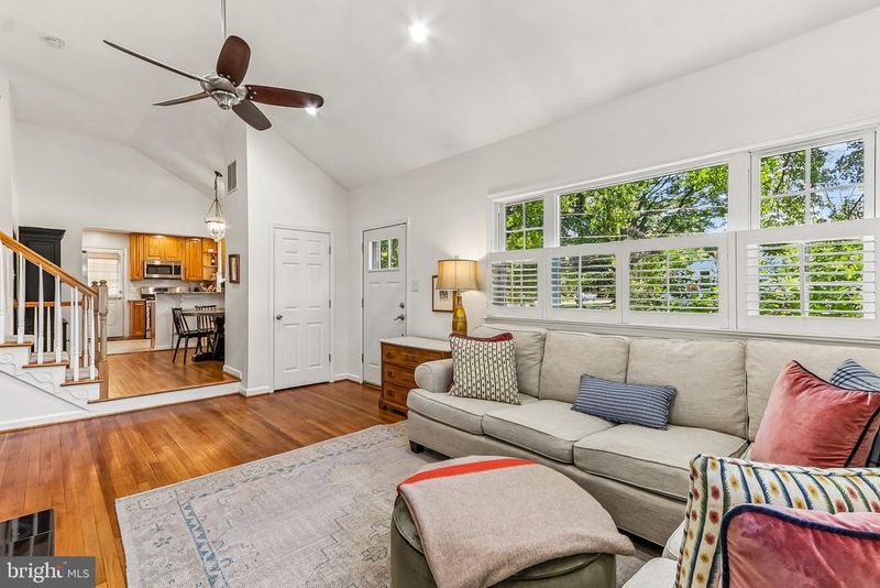 7813 Yorktown Dr, Alexandria, VA 22308