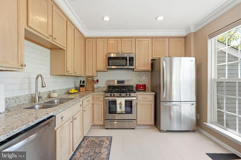 214 Fallsgrove Blvd #12, Rockville, MD 20850