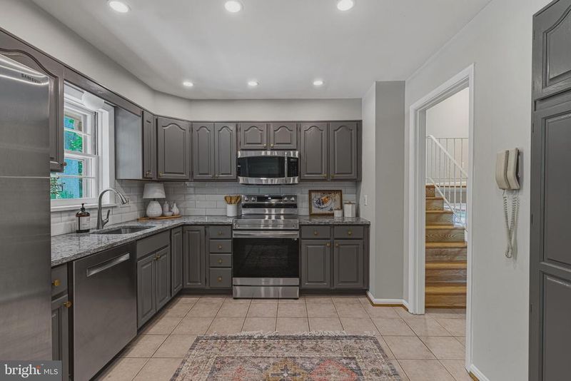 2519 E Meredith Dr, Vienna, VA 22181