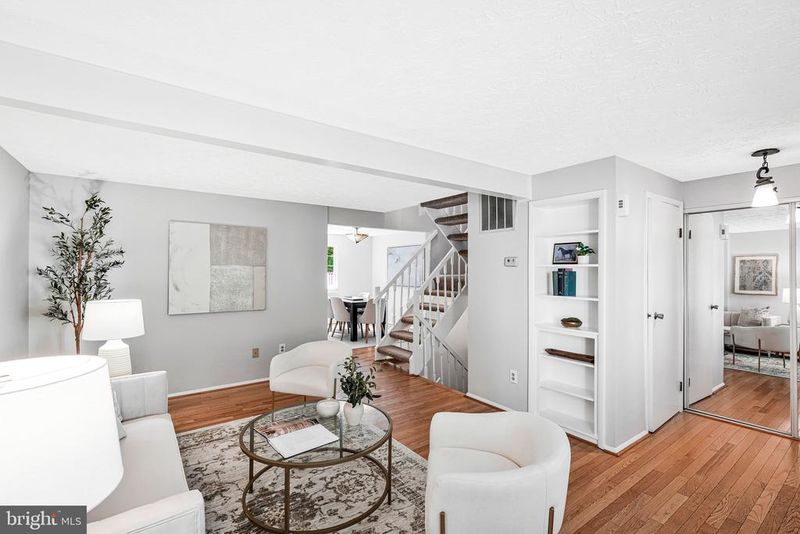 2038 Brooks Square Pl, Falls Church, VA 22043