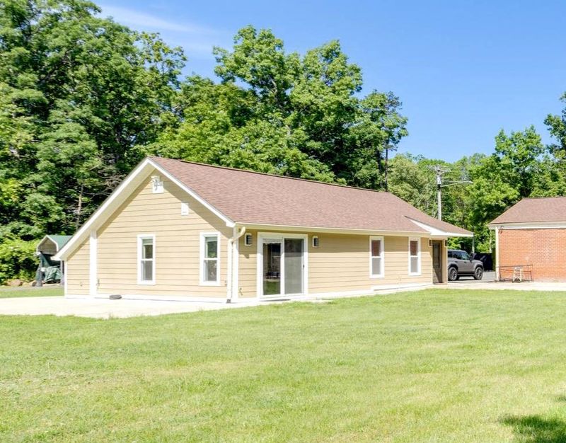 11701 Braddock Rd, Fairfax, VA 22030