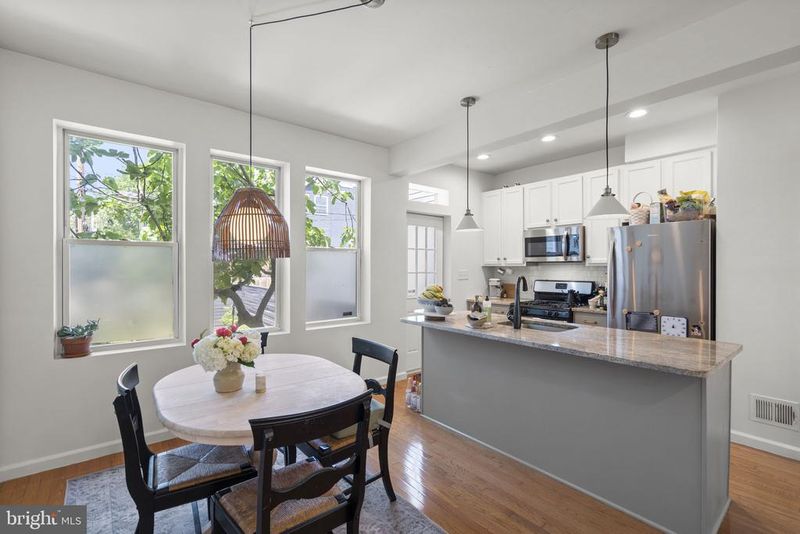 1712 M St NE, Washington, DC 20002