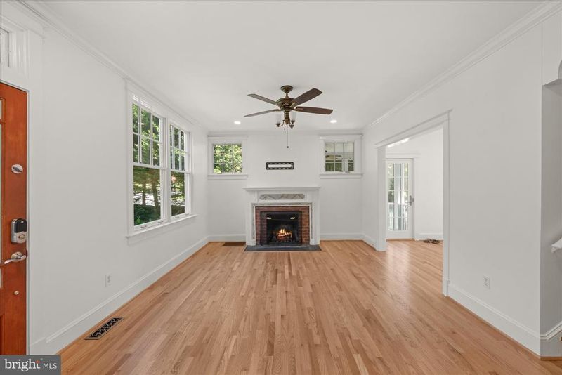3810 Dresden St, Kensington, MD 20895