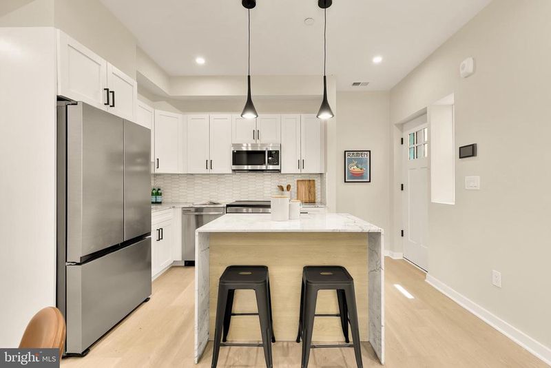 2610 41st St NW #1, Washington, DC 20007