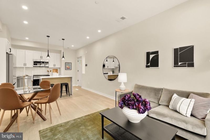 2610 41st St NW #1, Washington, DC 20007