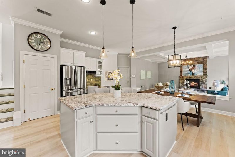 22566 Forest Run Dr, Ashburn, VA 20148