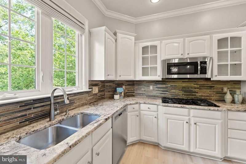22566 Forest Run Dr, Ashburn, VA 20148
