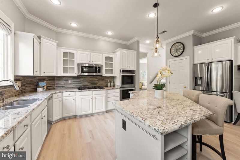 22566 Forest Run Dr, Ashburn, VA 20148