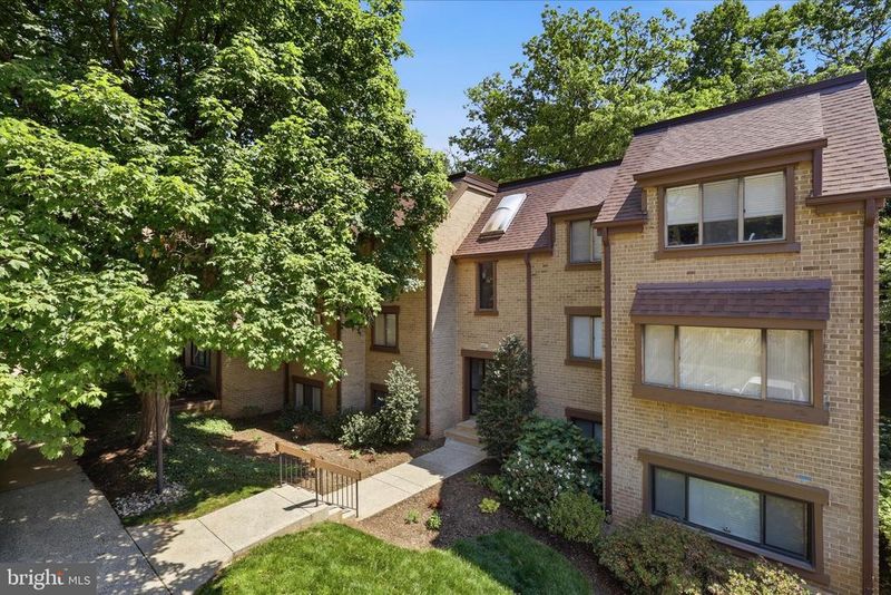 1637 Parkcrest Cir #8E/300, Reston, VA 20190