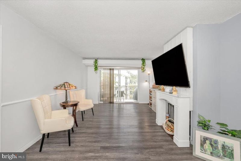 60 S Van Dorn St #511, Alexandria, VA 22304
