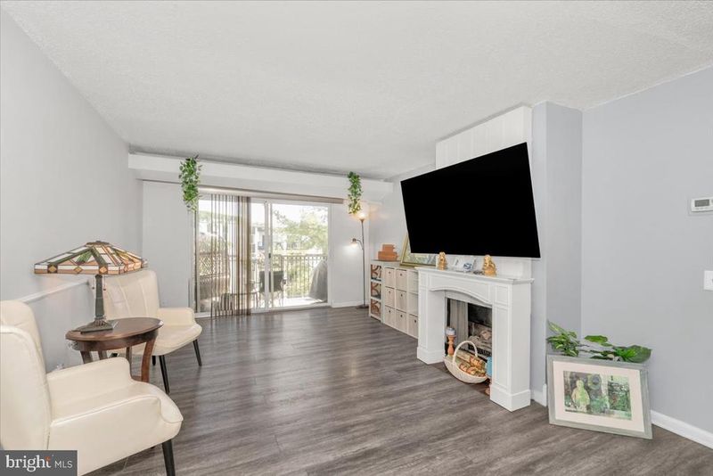 60 S Van Dorn St #511, Alexandria, VA 22304