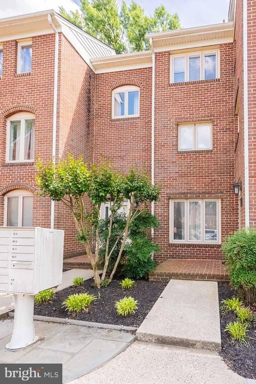 1809 N Uhle St #1, Arlington, VA 22201