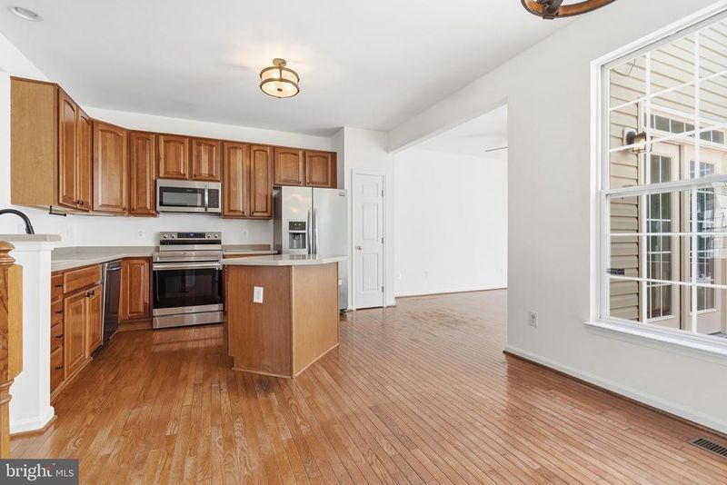 1526 Grosbeak Ct, Woodbridge, VA 22191