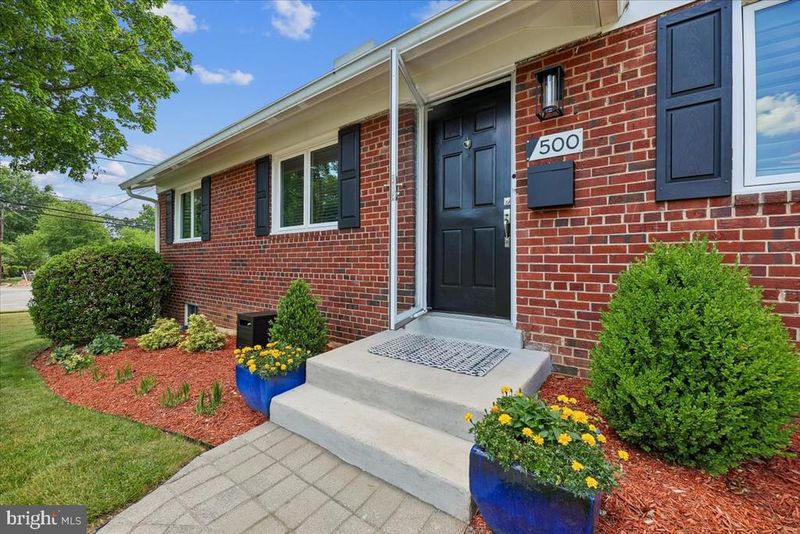 500 N Naylor St N, Alexandria, VA 22304