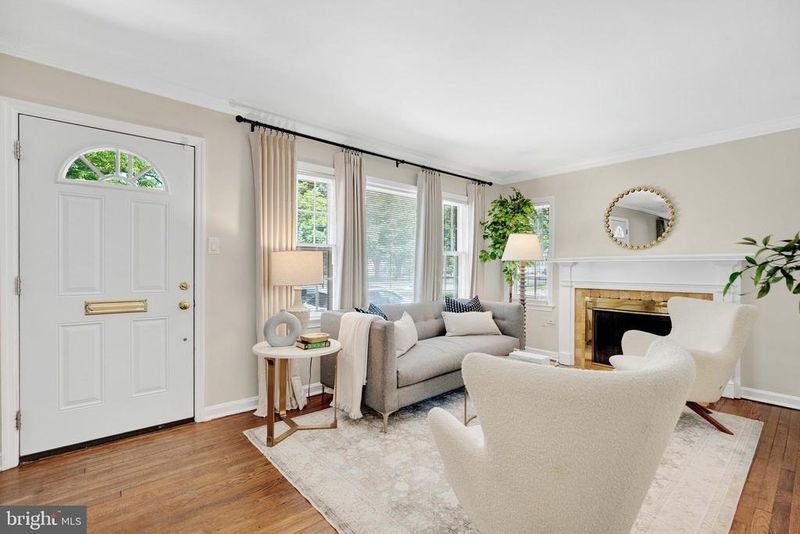 4 E Walnut St, Alexandria, VA 22301
