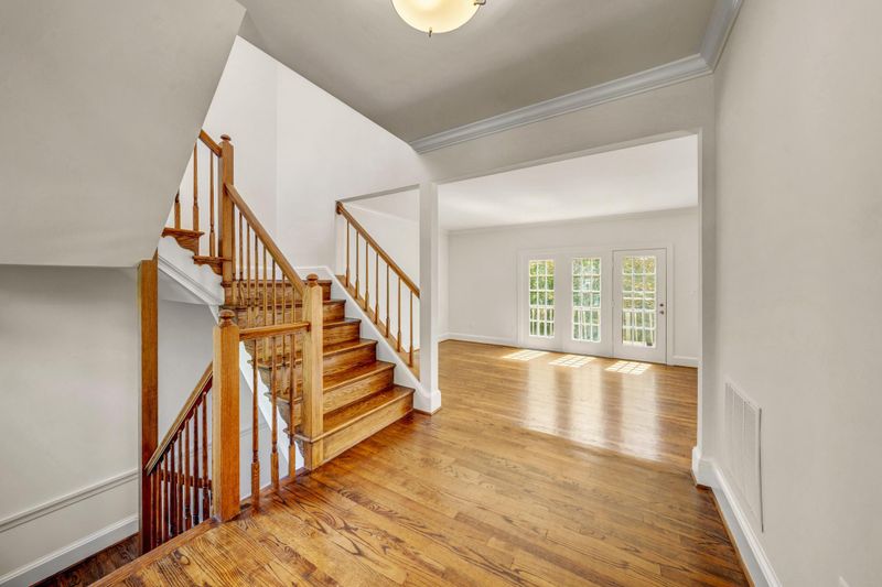 7216 Evans Mill Rd, Mclean, VA 22101