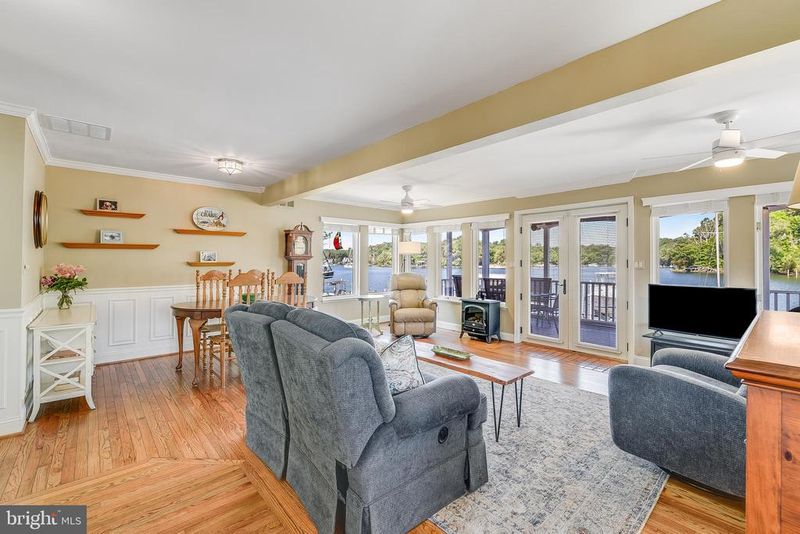 684 N Riverside Dr, Crownsville, MD 21032