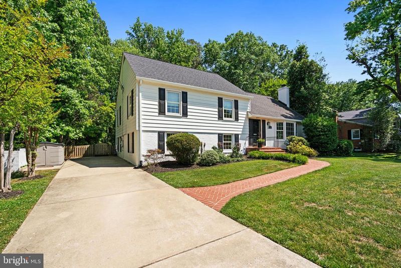 8611 Cyrus Pl, Alexandria, VA 22308