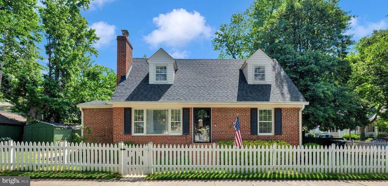 4 E Walnut St, Alexandria, VA 22301