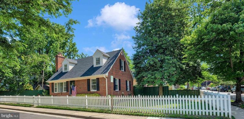 4 E Walnut St, Alexandria, VA 22301