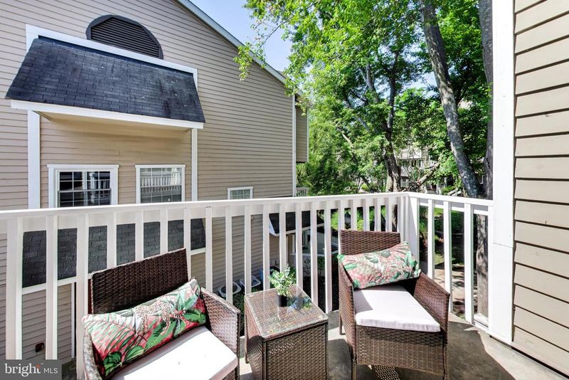 5716 Chapman Mill Dr #210, Rockville, MD 20852