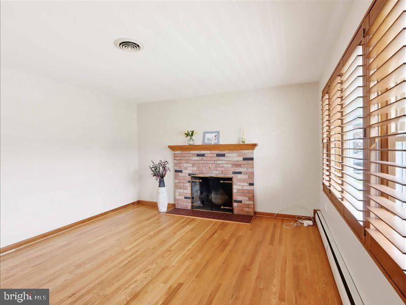 112 Locust Ct, Middletown, MD 21769