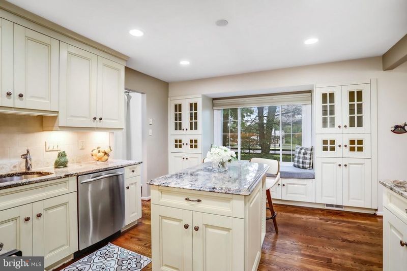 302 Bostwick Ln, Gaithersburg, MD 20878