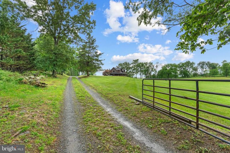 18837 Trinity Church Rd, Purcellville, VA 20132