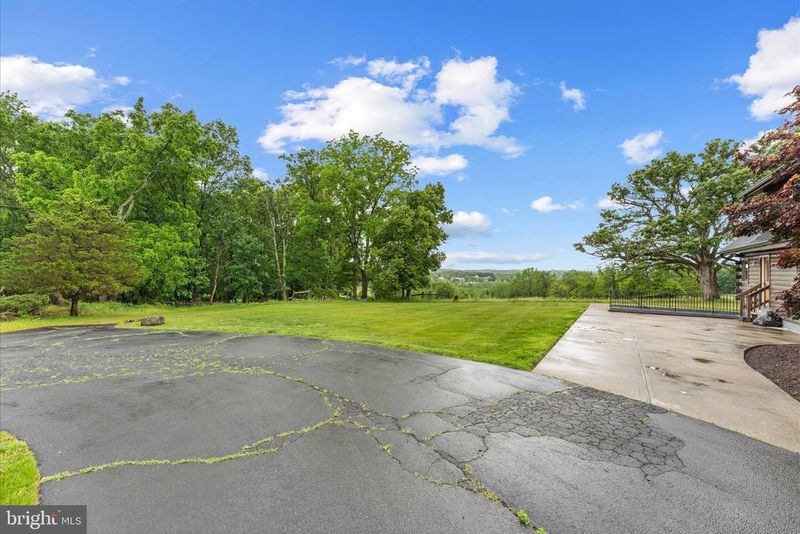 18837 Trinity Church Rd, Purcellville, VA 20132