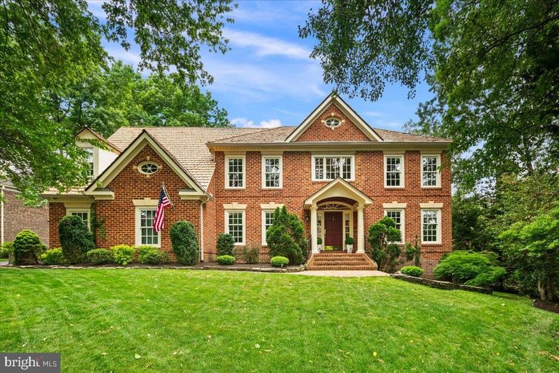 3801 Washington Woods Dr, Alexandria, VA 22309