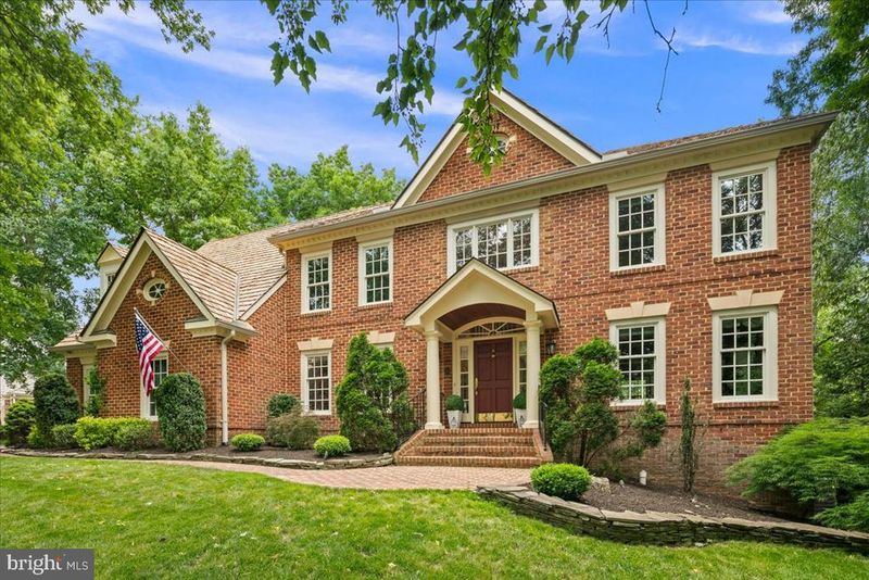3801 Washington Woods Dr, Alexandria, VA 22309
