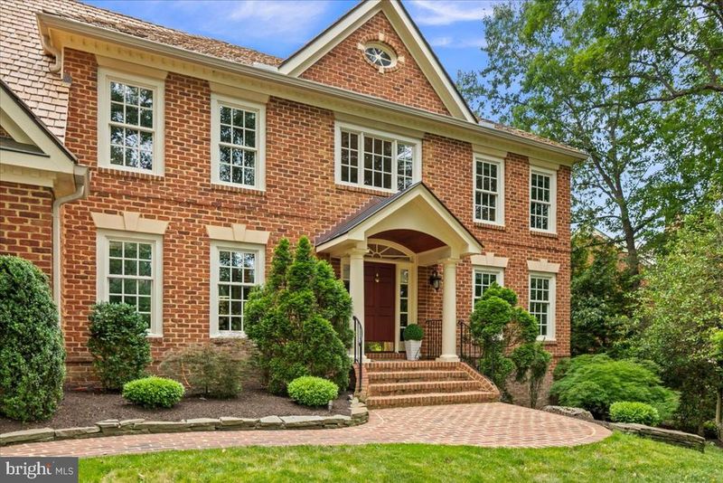 3801 Washington Woods Dr, Alexandria, VA 22309