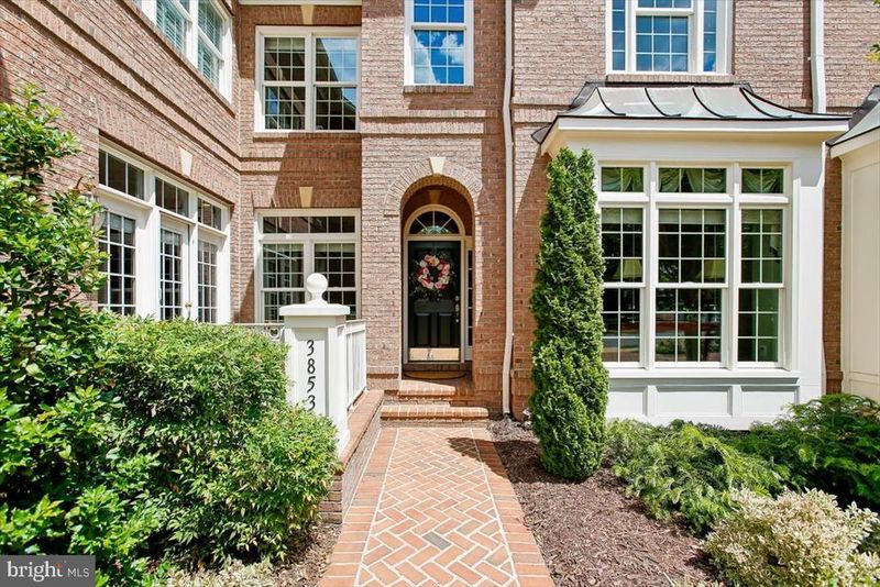 3853 Lewiston Pl, Fairfax, VA 22030