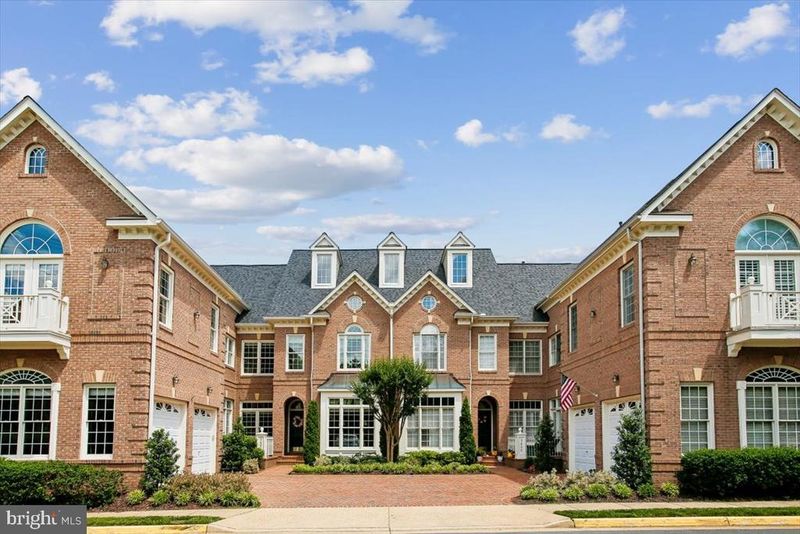 3853 Lewiston Pl, Fairfax, VA 22030
