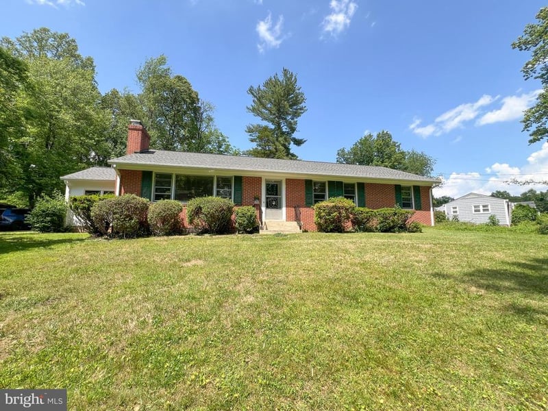 10001 Woodhill Rd, Bethesda, MD 20817