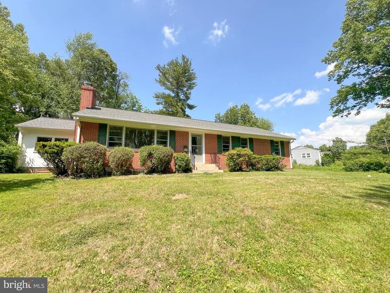 10001 Woodhill Rd, Bethesda, MD 20817