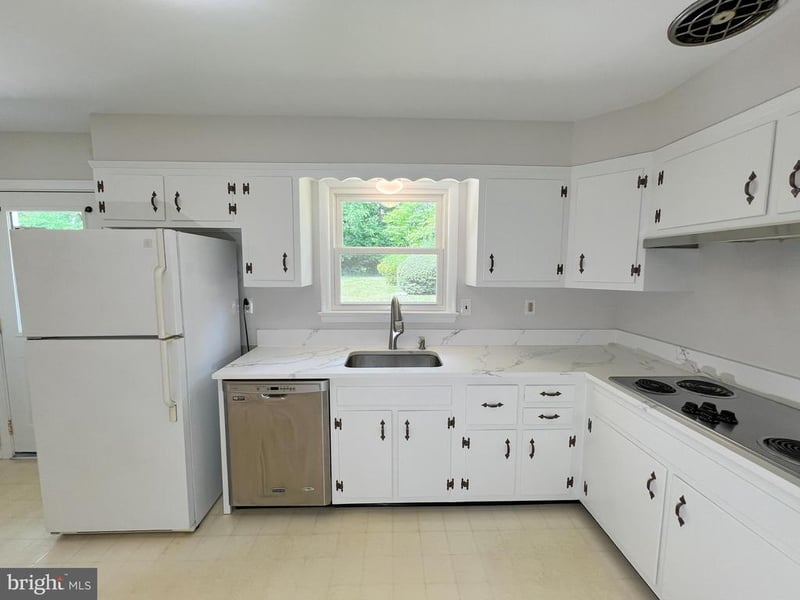 10001 Woodhill Rd, Bethesda, MD 20817