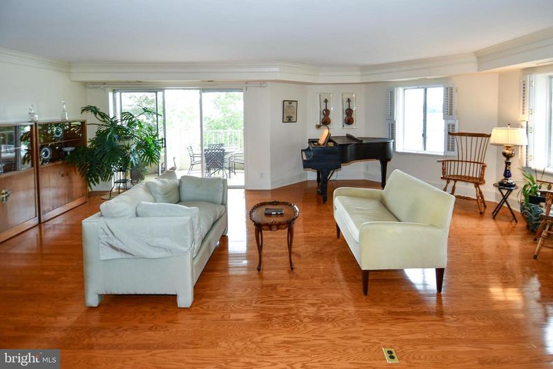 1250 S Washington St #121, Alexandria, VA 22314