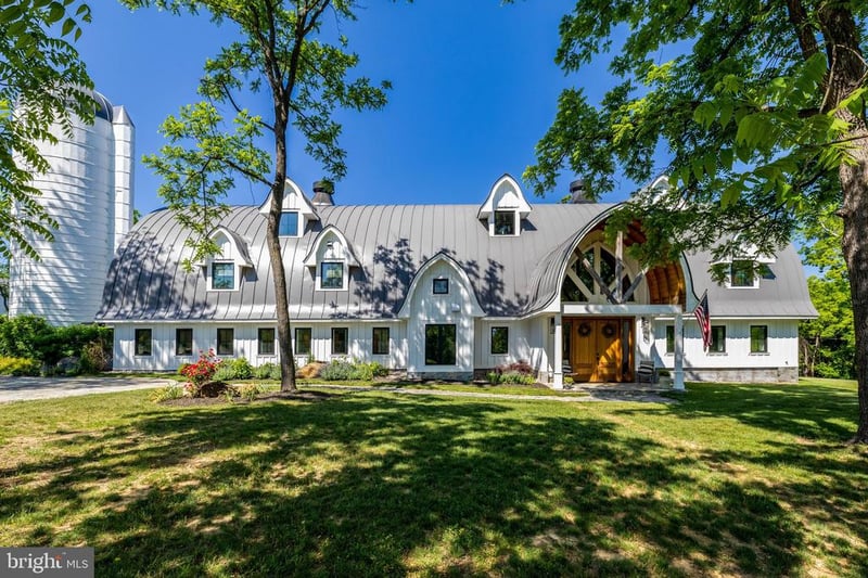 18360 Turnberry Dr, Round Hill, VA 20141