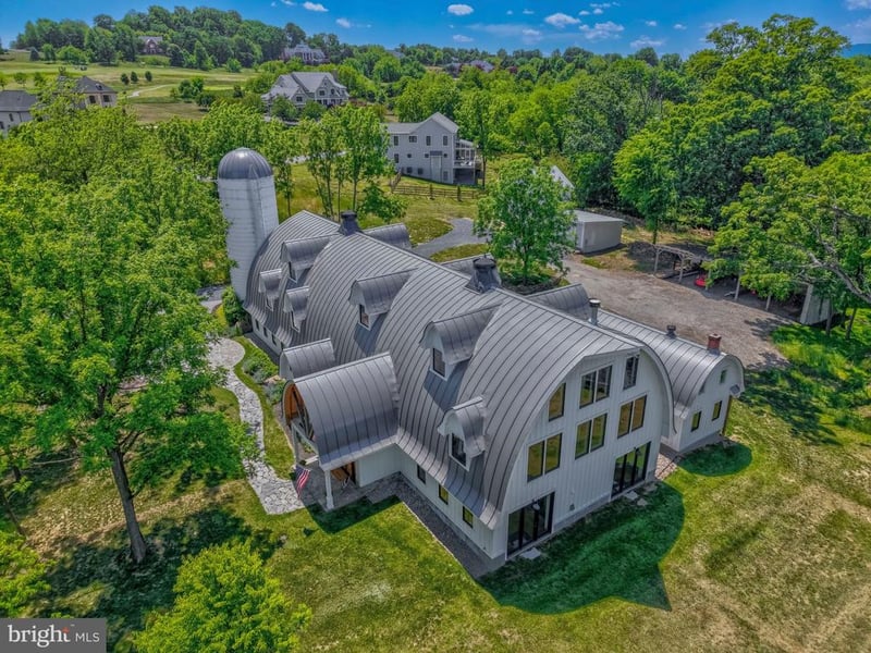 18360 Turnberry Dr, Round Hill, VA 20141